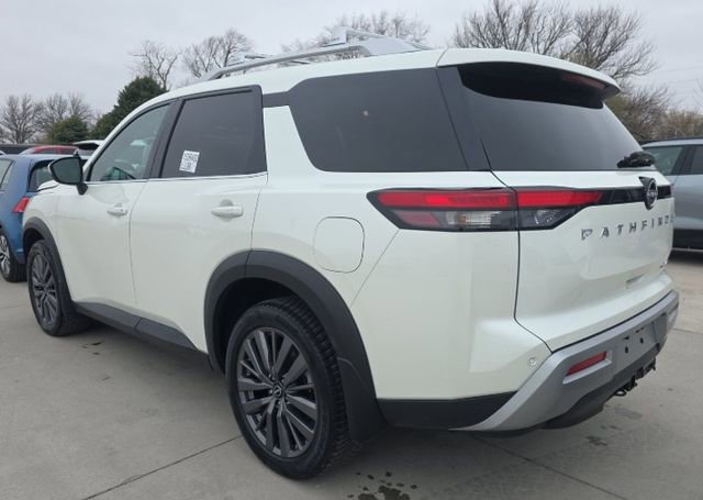 Used 2022 Nissan Pathfinder SL w/ SL Premium Package image 2