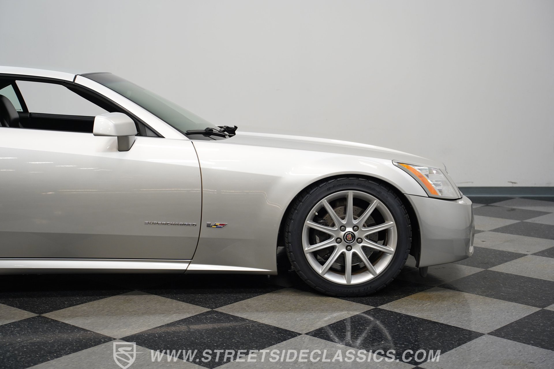Used 2006 Cadillac XLR V image 29