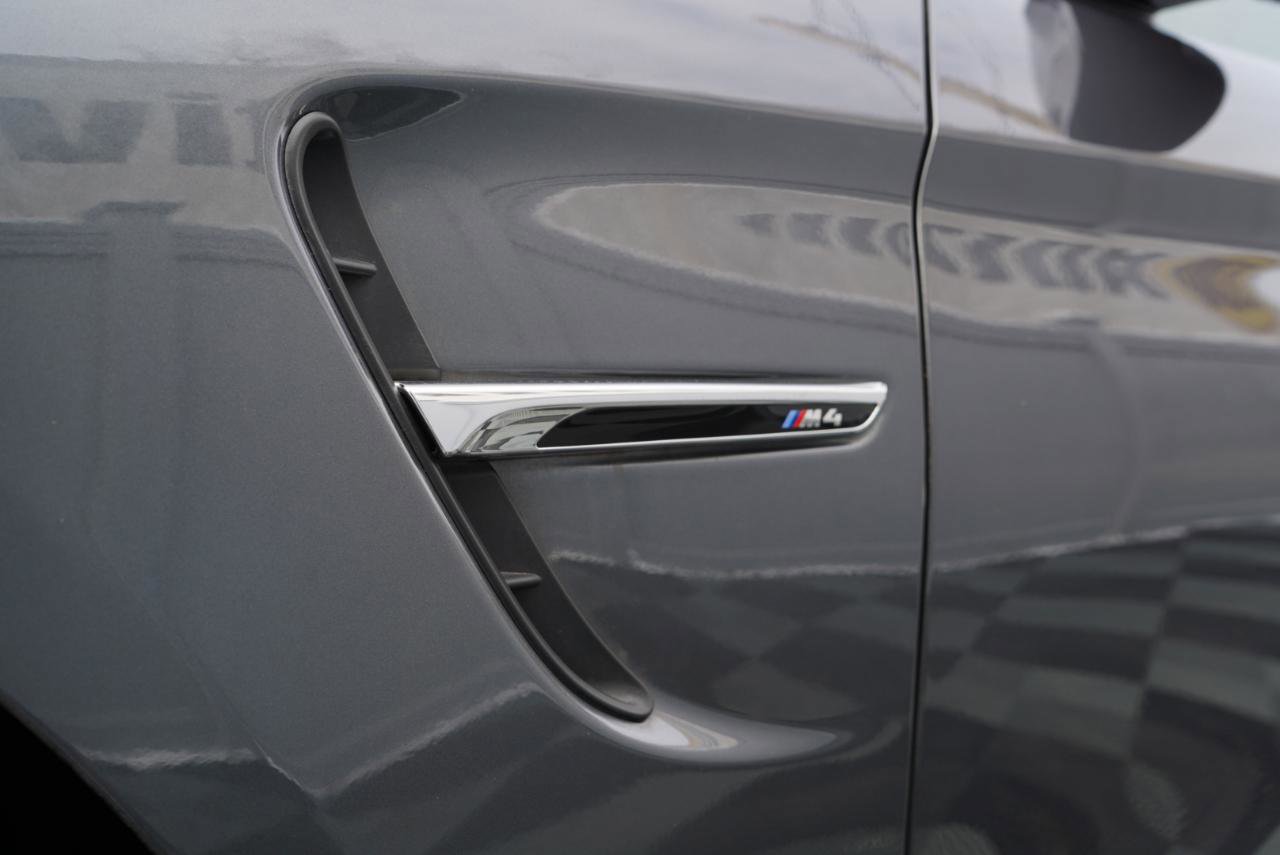 Used 2020 BMW M4 Convertible w/ Executive Package image 86