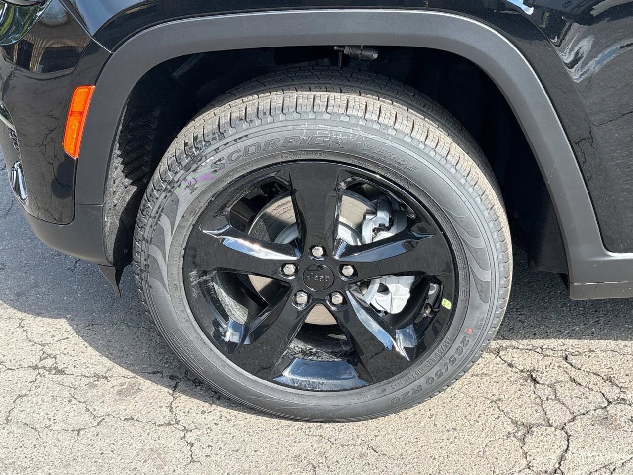 New 2025 Jeep Grand Cherokee Limited w/ Black Appearance Package image 43