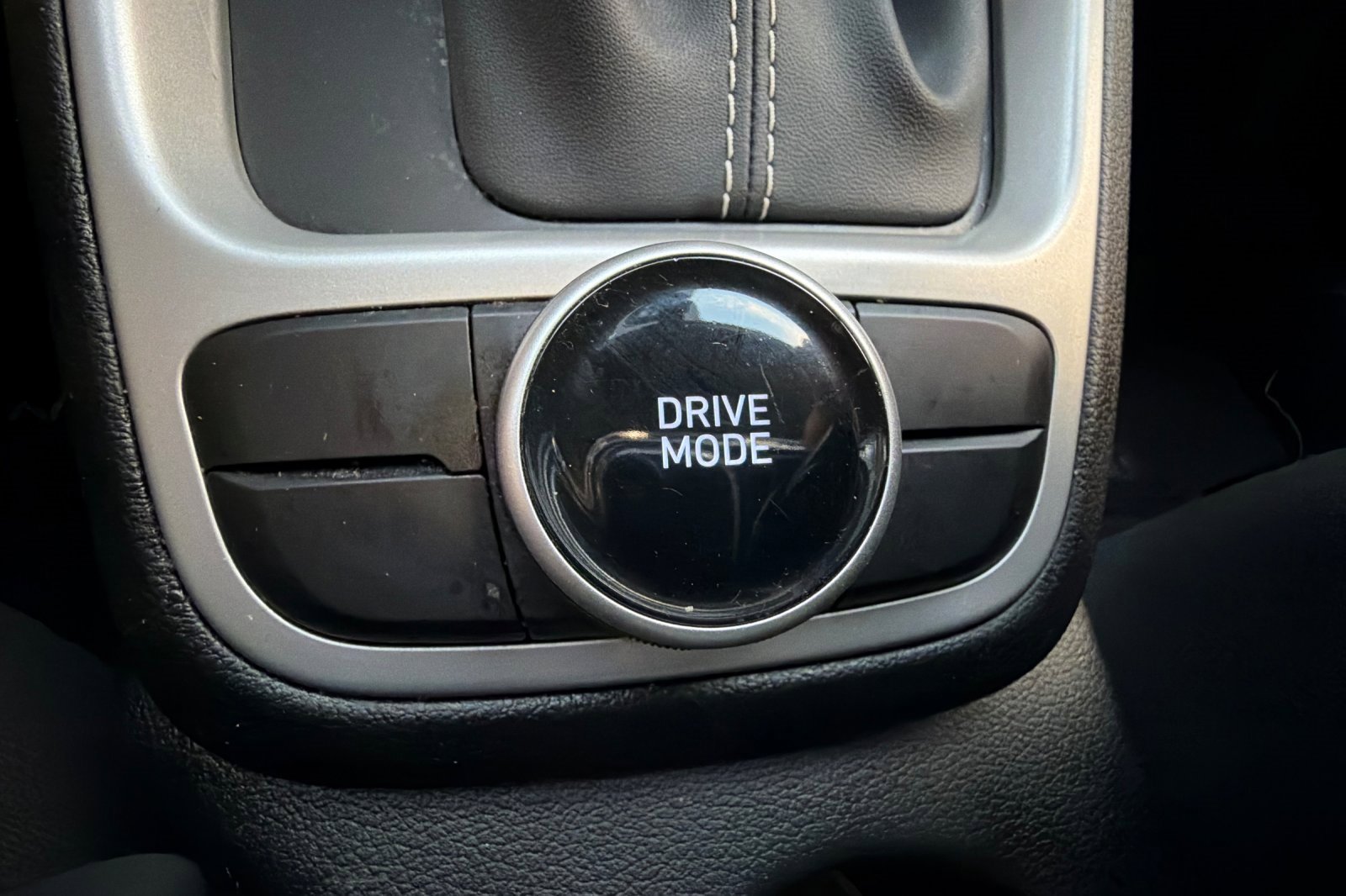 Certified 2023 Hyundai Venue SEL image 37