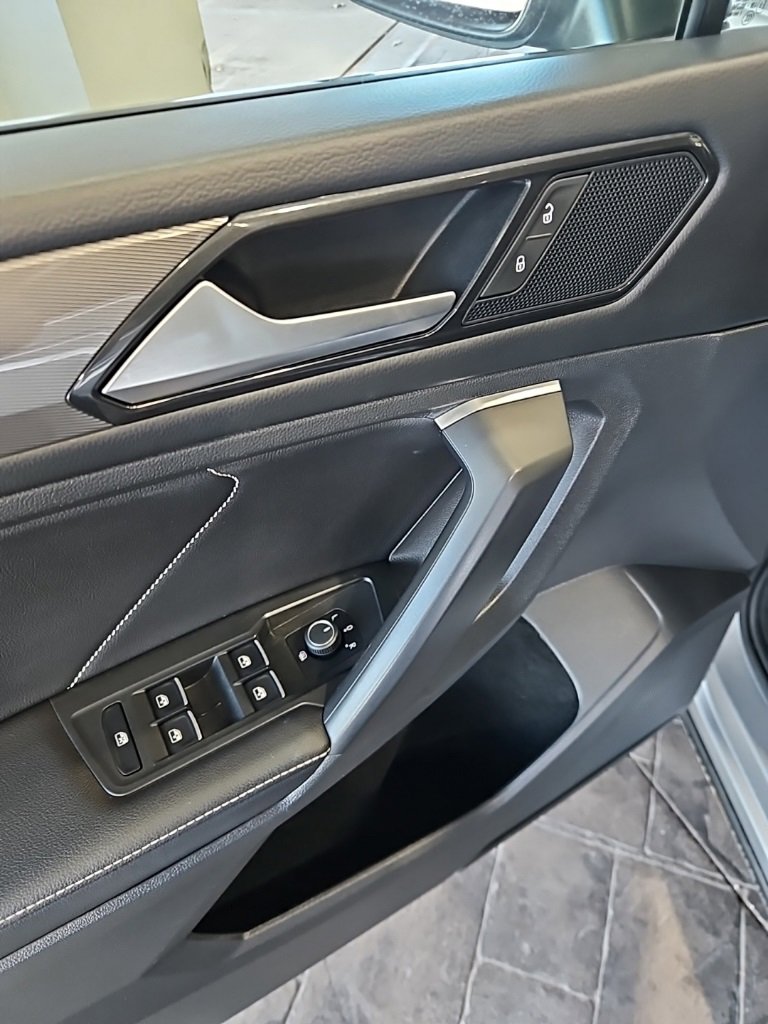 Used 2022 Volkswagen Tiguan SE image 26