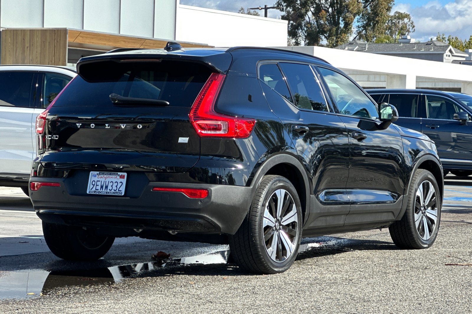 Certified 2023 Volvo XC40 Recharge Core image 4