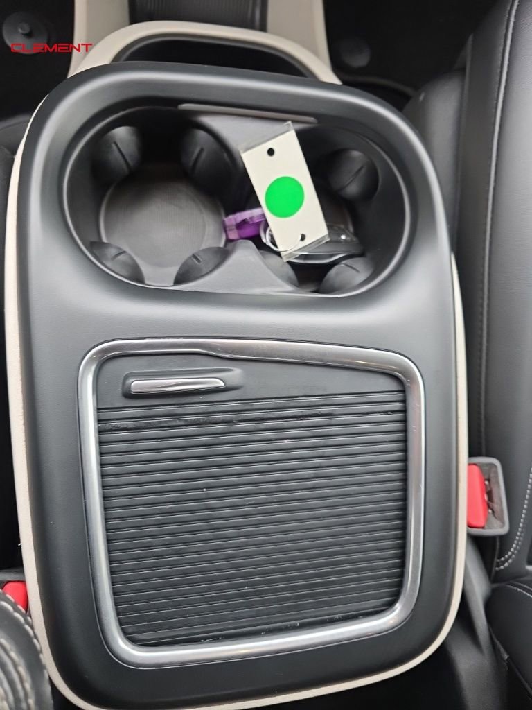 Used 2023 Chrysler Pacifica Touring-L image 16