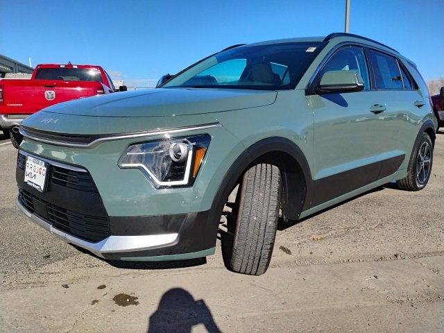 Used 2024 Kia Niro EX video 1