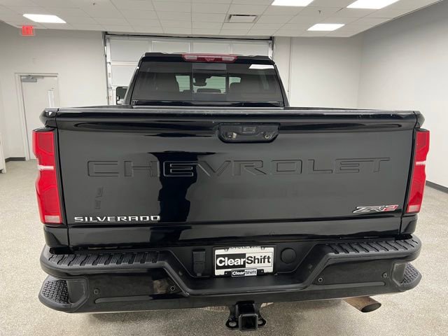 Used 2024 Chevrolet Silverado 2500 ZR2 w/ Technology Package image 9