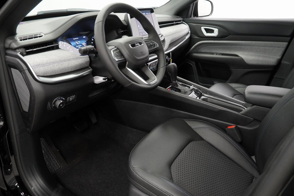 Certified 2025 Jeep Compass Latitude w/ Convenience Group image 17