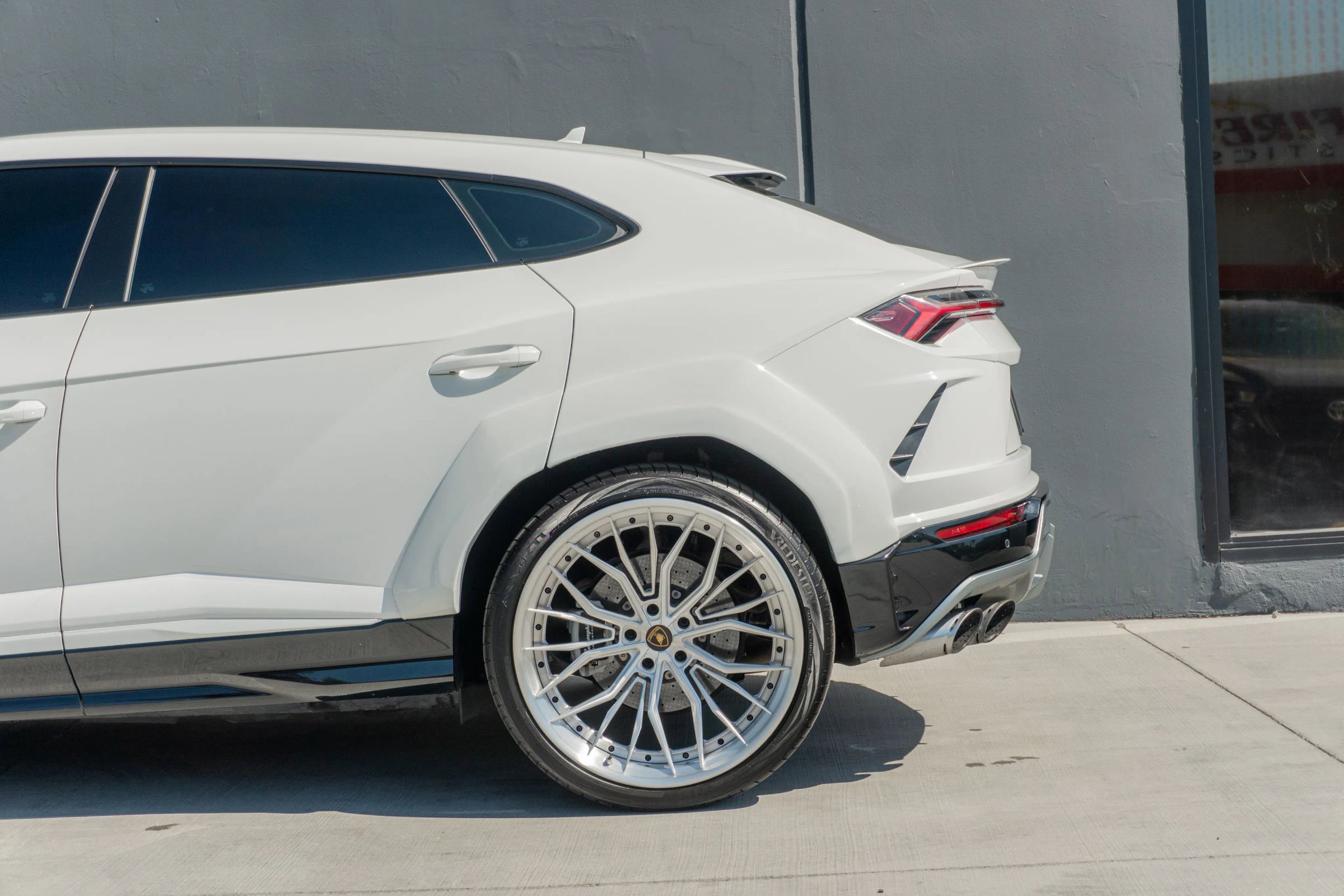 Used 2019 Lamborghini Urus AWD/4WD image 21