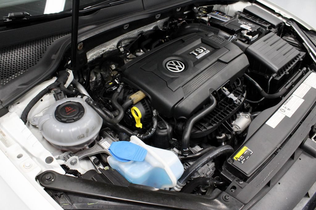 Used 2019 Volkswagen Golf R 4-Door AWD/4WD image 19