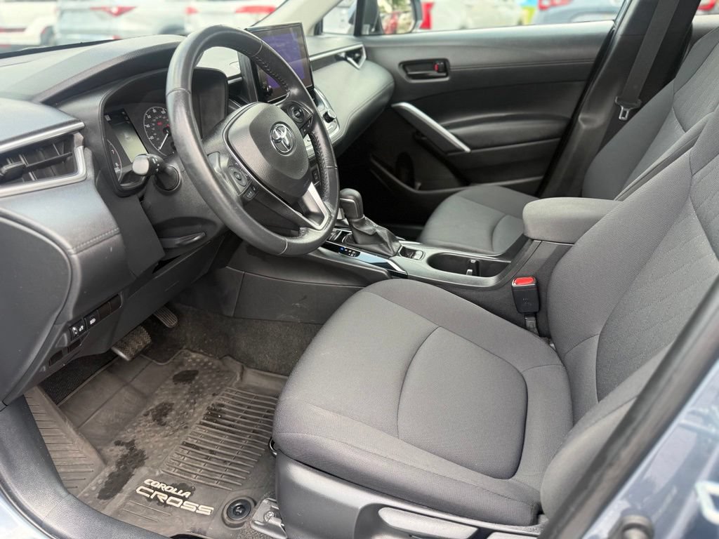 Used 2023 Toyota Corolla Cross LE AWD/4WD image 15