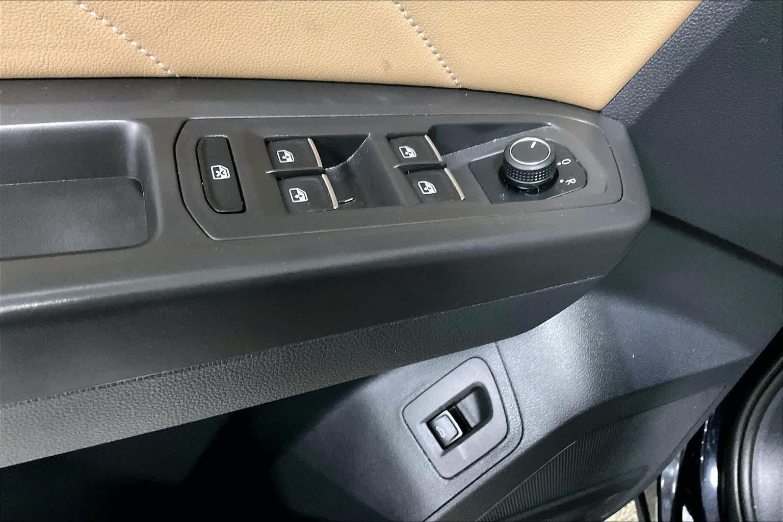 Used 2023 Volkswagen Atlas Cross Sport SE AWD/4WD image 33
