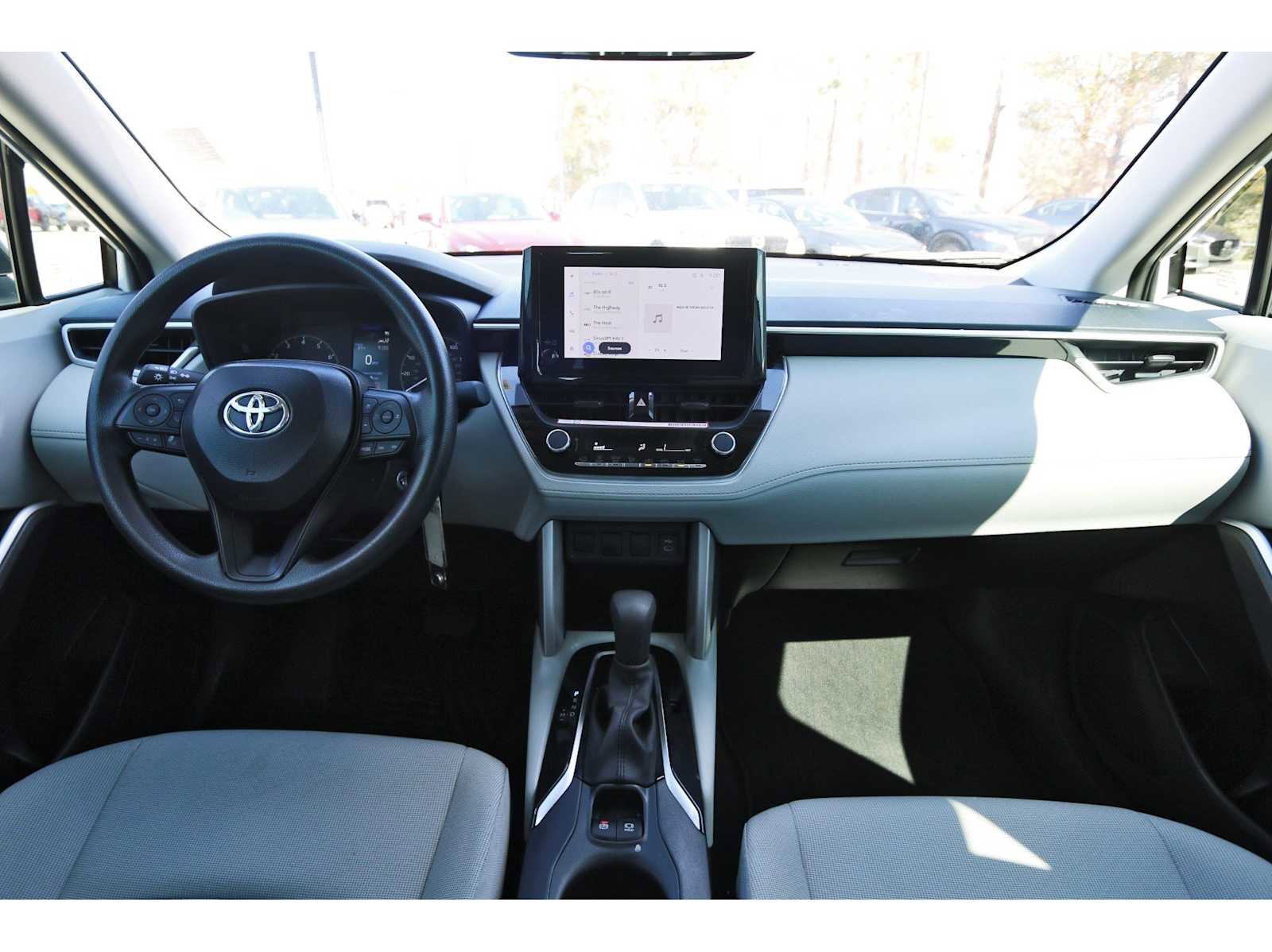 Used 2025 Toyota Corolla Cross L image 7