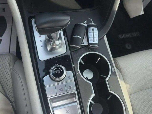 Used 2023 Genesis G70 2.0T image 15