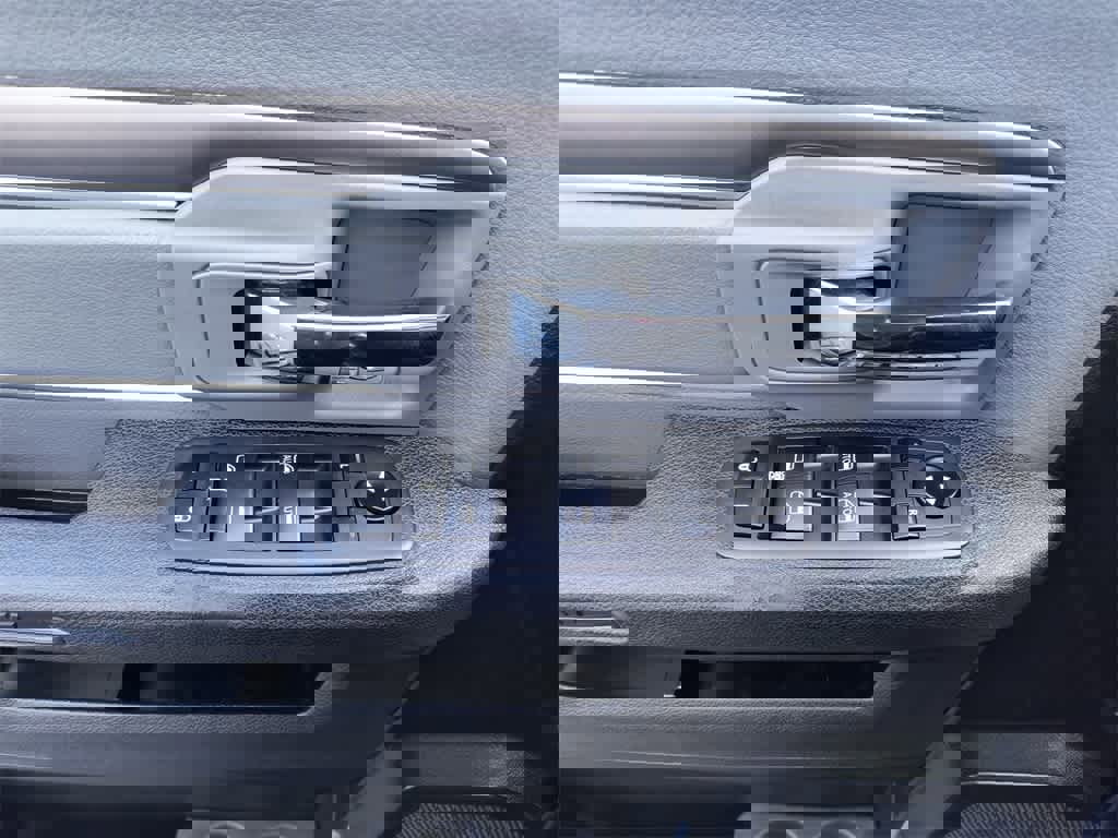 Used 2023 RAM 1500 Classic SLT image 13