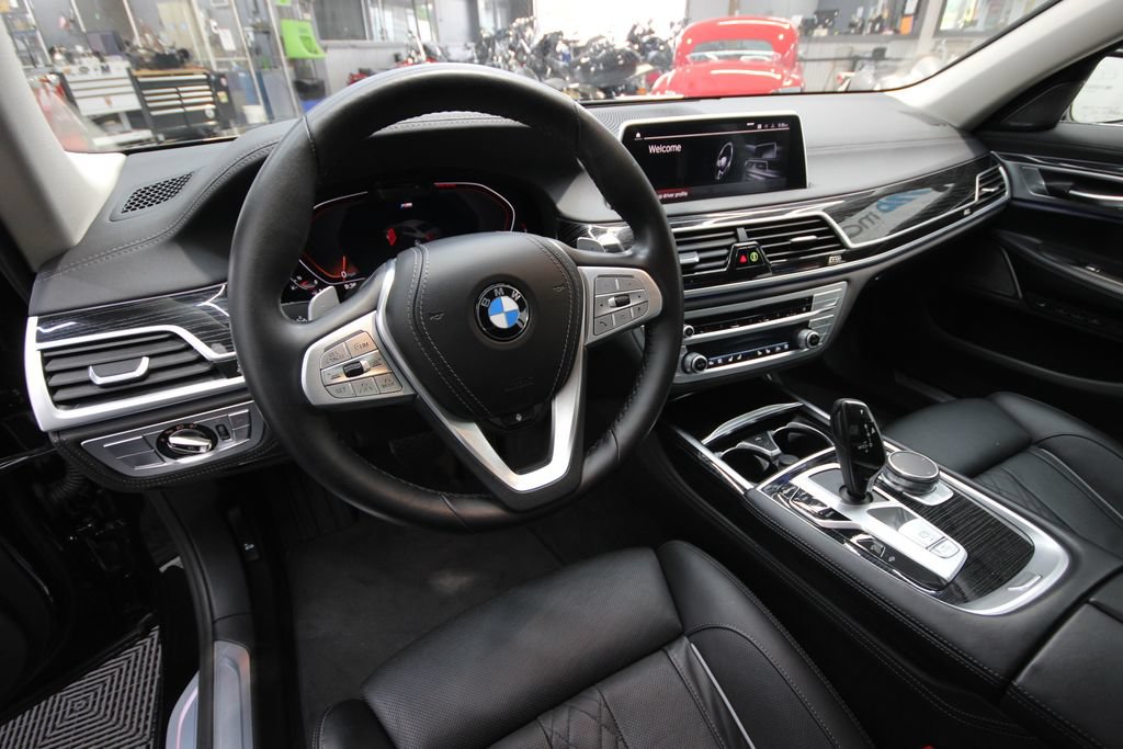Used 2022 BMW 740i xDrive w/ Premium Package AWD/4WD image 18