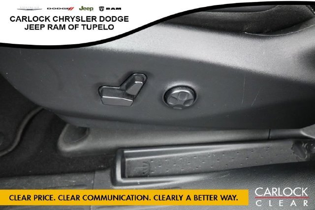 Used 2025 Chrysler Pacifica Select FWD image 15