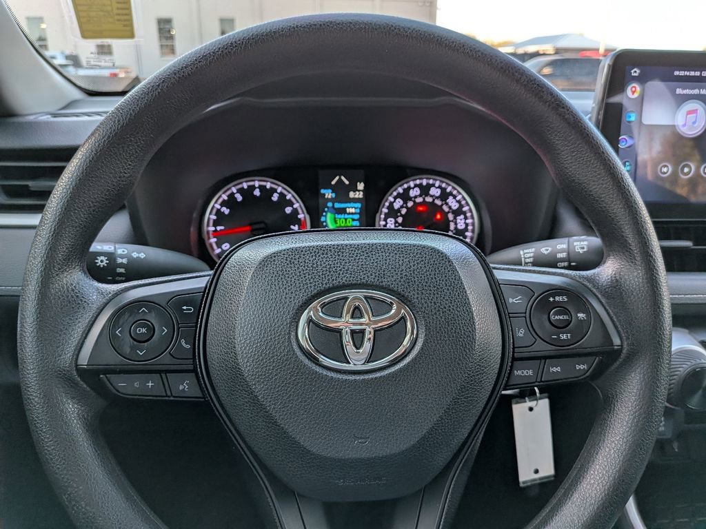 Used 2021 Toyota RAV4 LE image 23