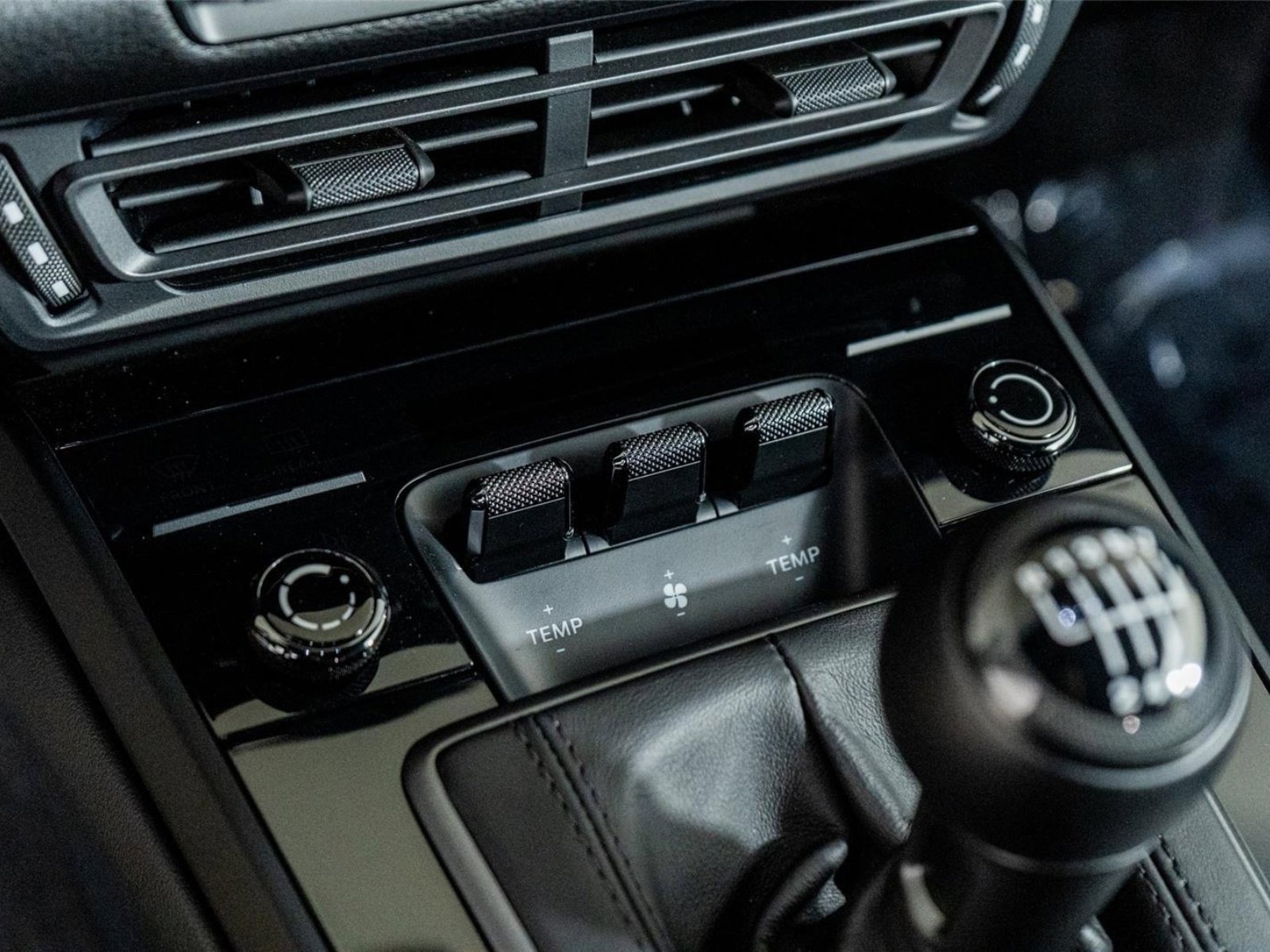 Used 2023 Porsche 911 Carrera T image 35