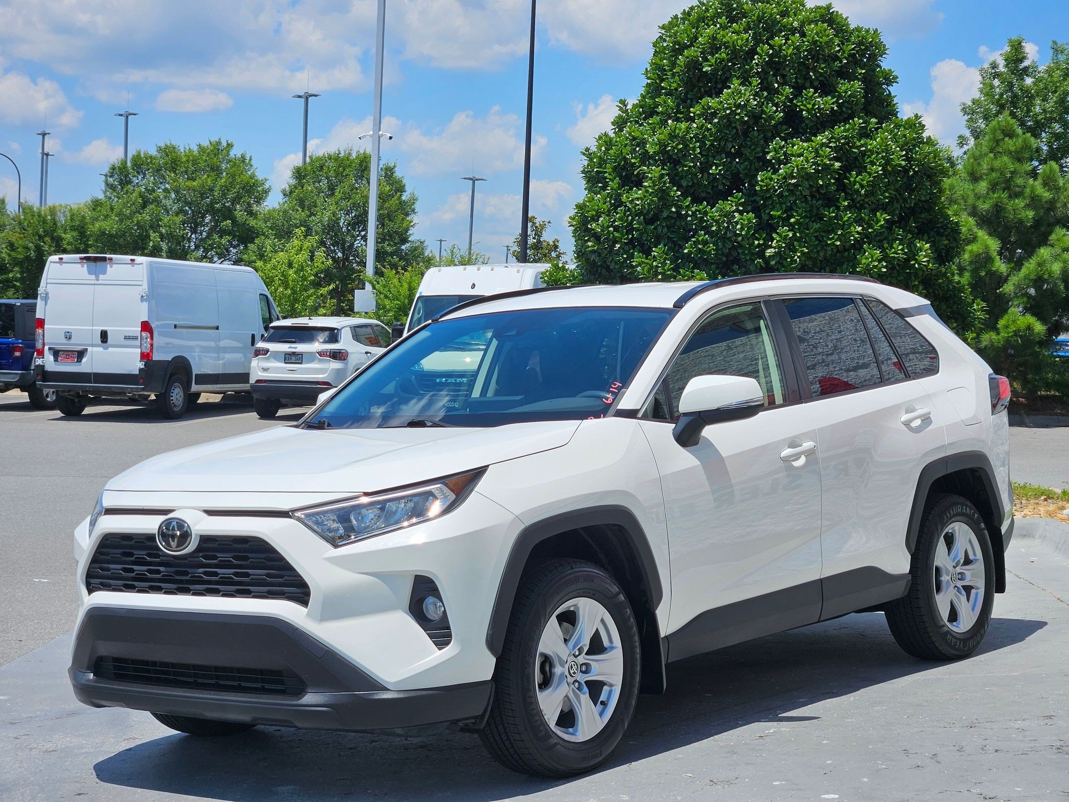 Used 2021 Toyota RAV4 XLE FWD image 3