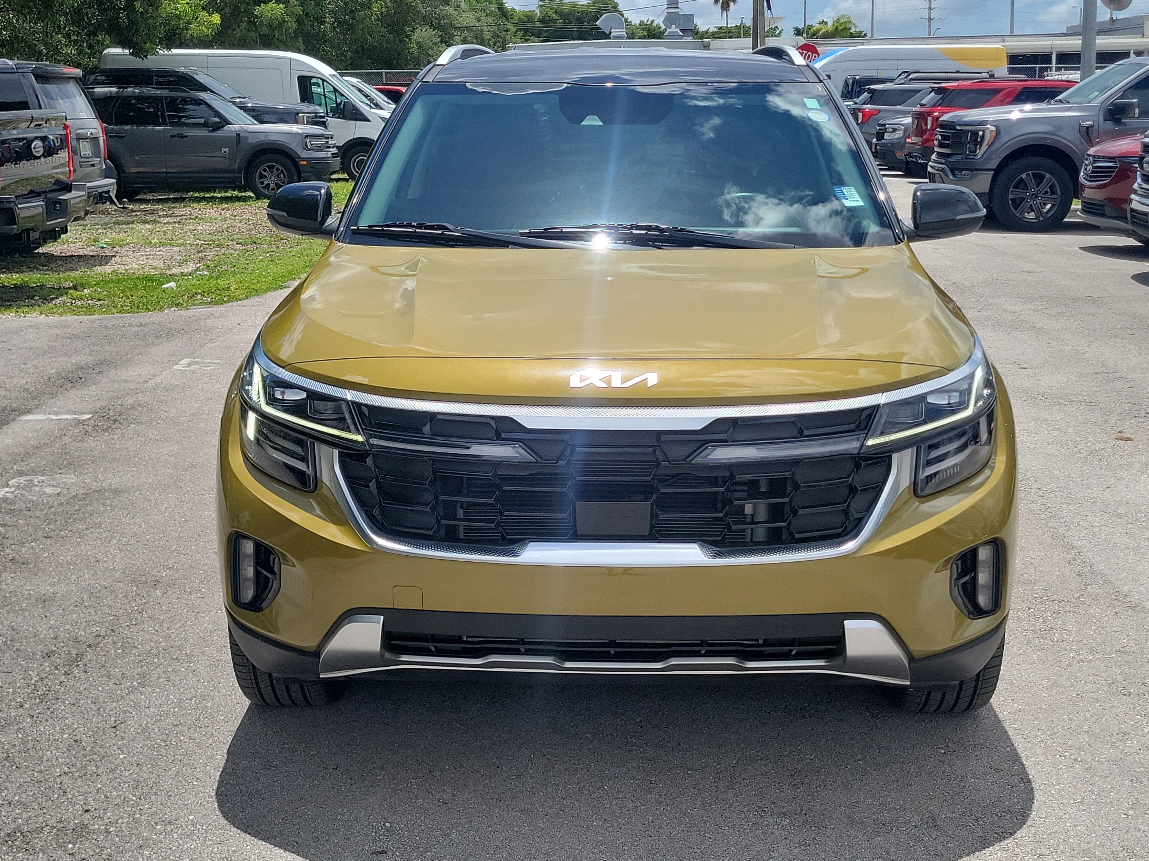 Used 2024 Kia Seltos SX AWD/4WD image 2