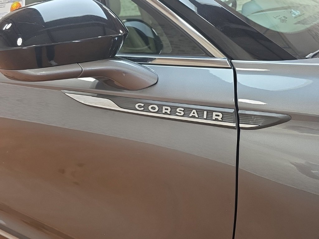 Used 2021 Lincoln Corsair Standard image 13