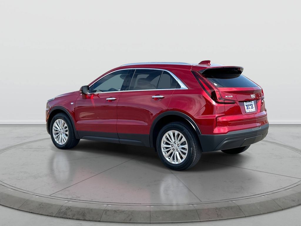 Used 2024 Cadillac XT4 Luxury w/ Cold Weather Package FWD image 6