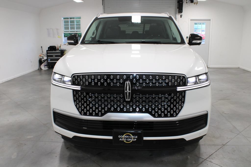 New 2027 Lincoln Navigator Reserve RWD image 2