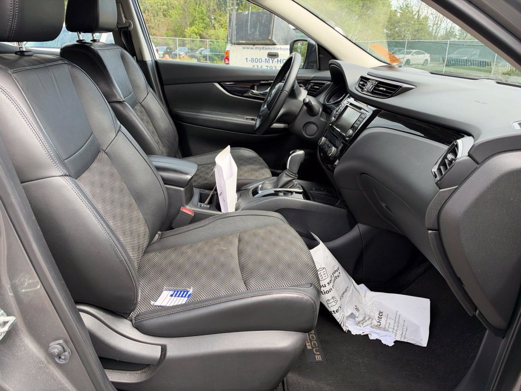 Used 2021 Nissan Rogue Sport SV w/ Technology Package AWD/4WD image 13