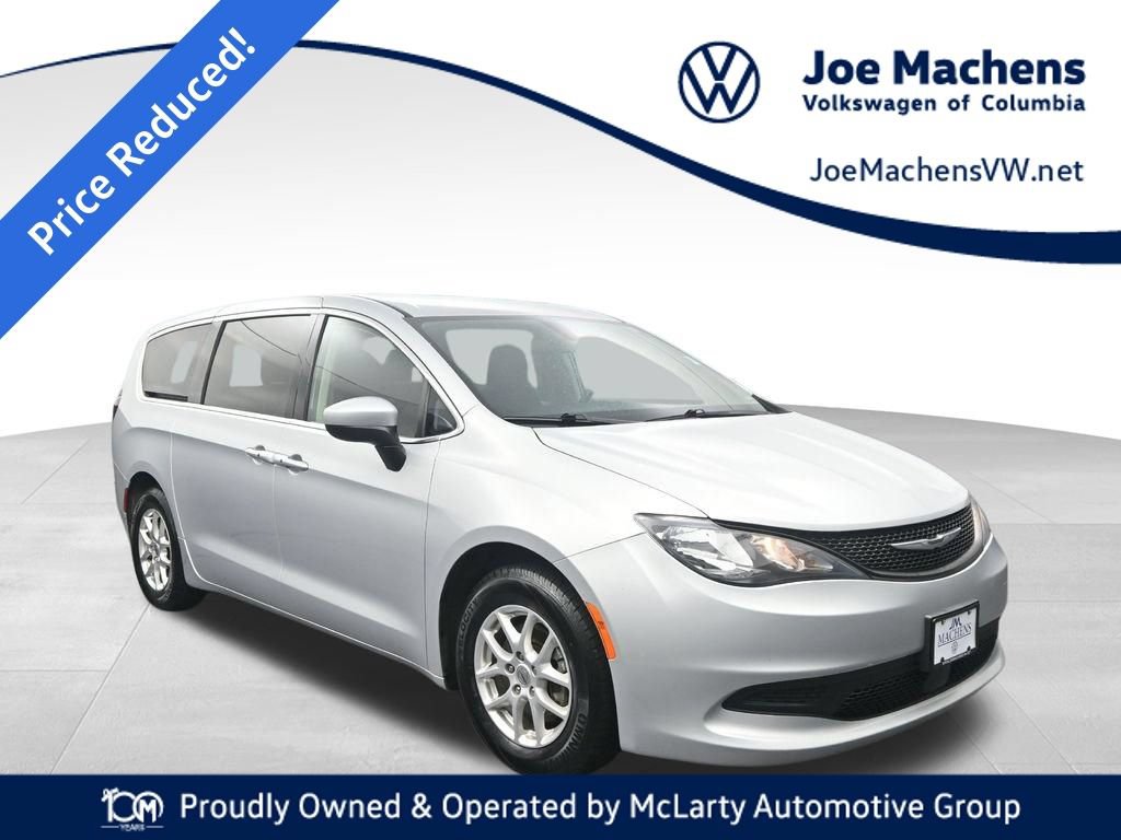 Used 2022 Chrysler Voyager LX FWD image 1