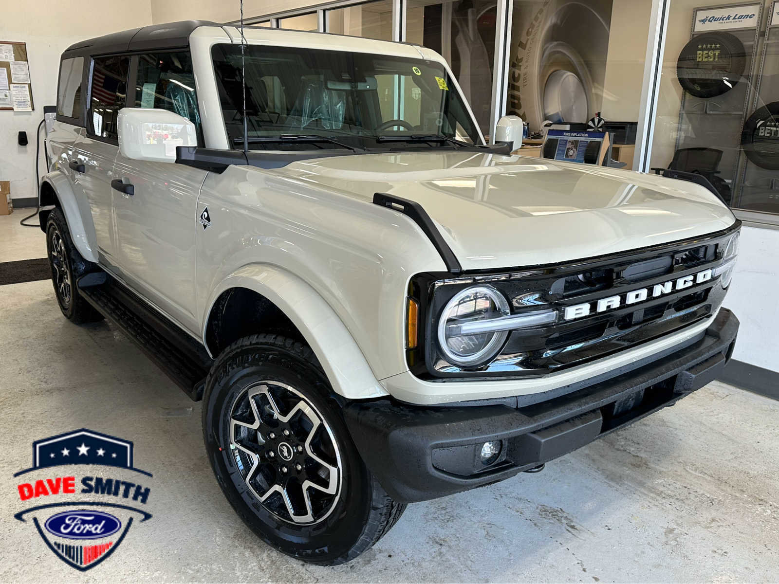 New 2026 Ford Bronco Outer Banks AWD/4WD image 1