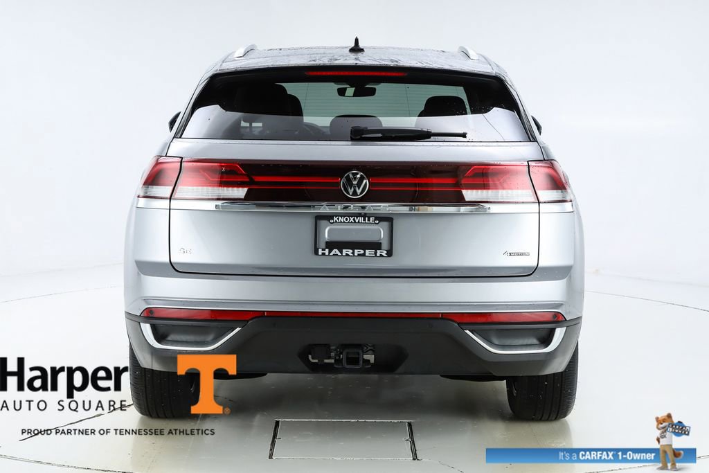 Used 2024 Volkswagen Atlas Cross Sport SE w/ Panoramic Sunroof Package image 8