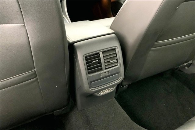 Used 2022 Volkswagen Passat 2.0T R-Line image 34