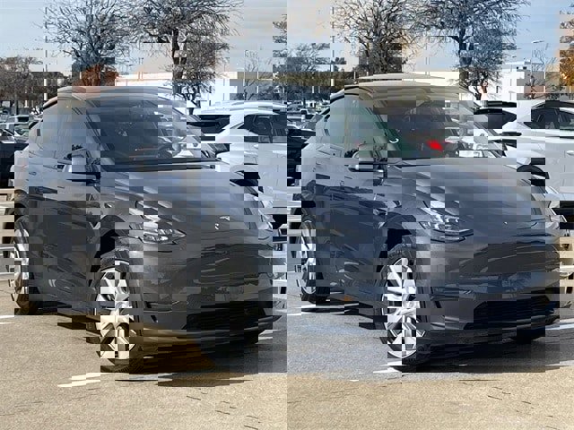 Used 2023 Tesla Model Y Long Range image 2