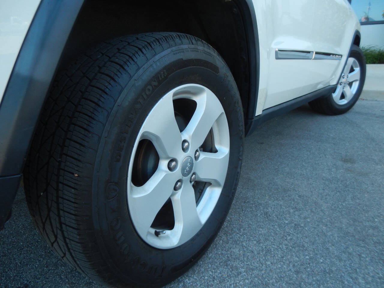 Used 2011 Jeep Grand Cherokee Laredo AWD/4WD image 20