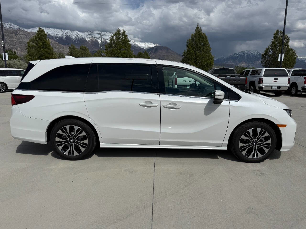 Used 2026 Honda Odyssey Elite image 2