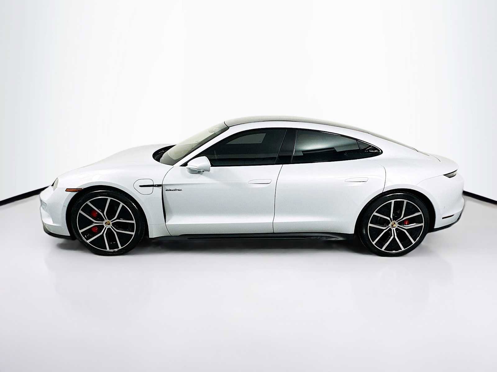 New 2026 Porsche Taycan GTS image 2