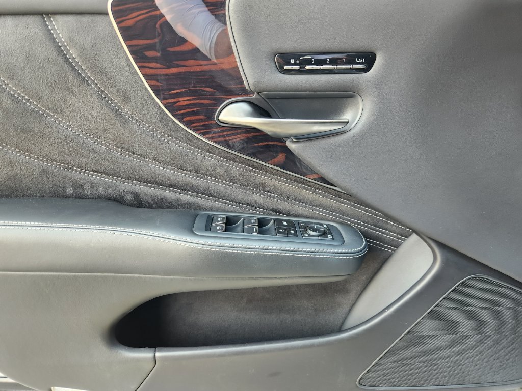 Certified 2023 Lexus LS 500 w/ Luxury Package RWD image 22