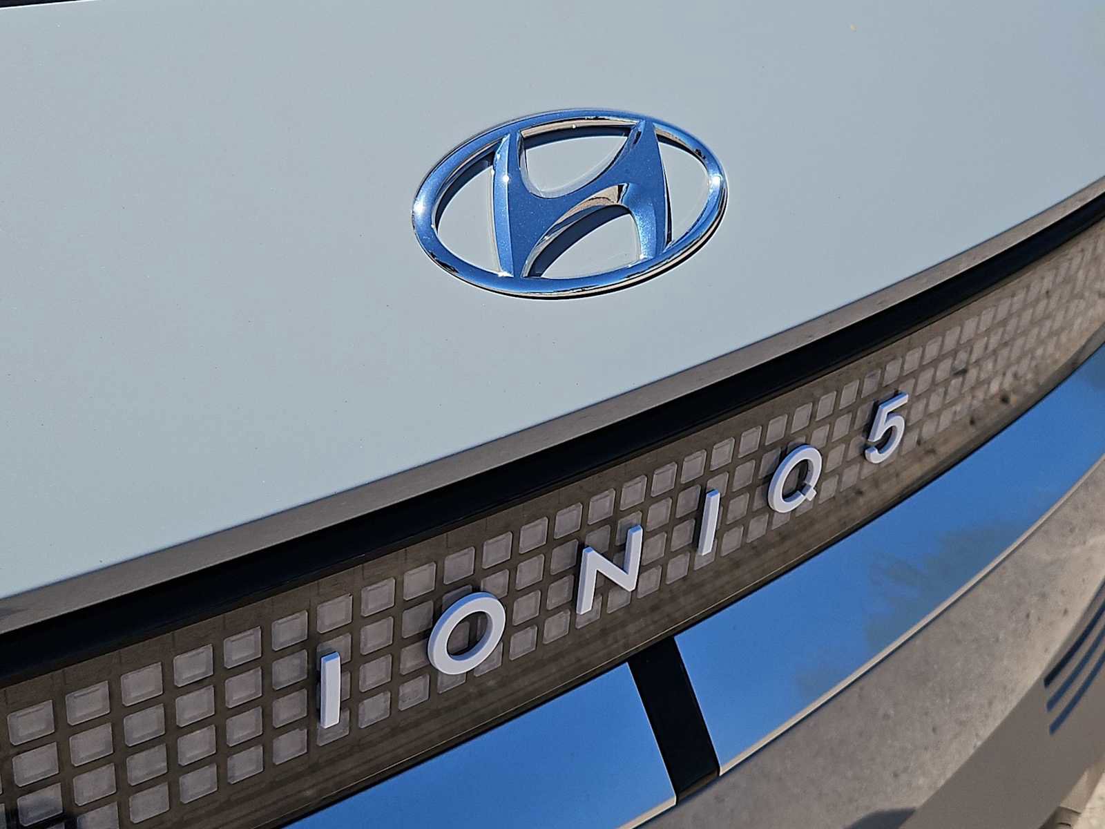 Certified 2023 Hyundai Ioniq 5 Limited AWD/4WD image 12