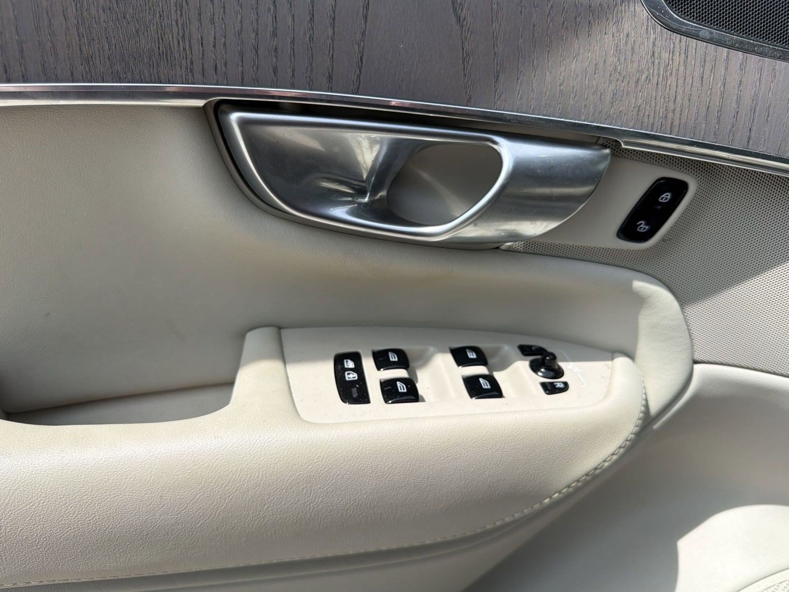 Certified 2024 Volvo XC90 B6 Plus w/ Protection Package Premier AWD/4WD image 12
