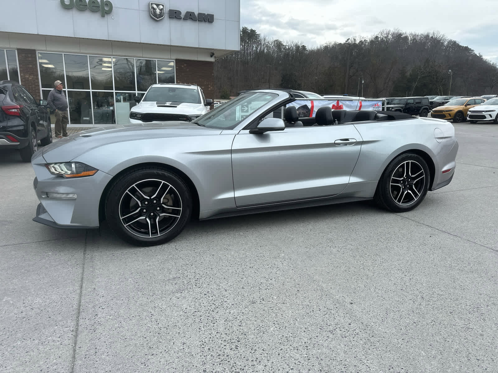 Used 2022 Ford Mustang Premium RWD image 2