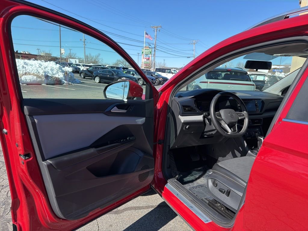 Used 2022 Volkswagen Taos SE image 9