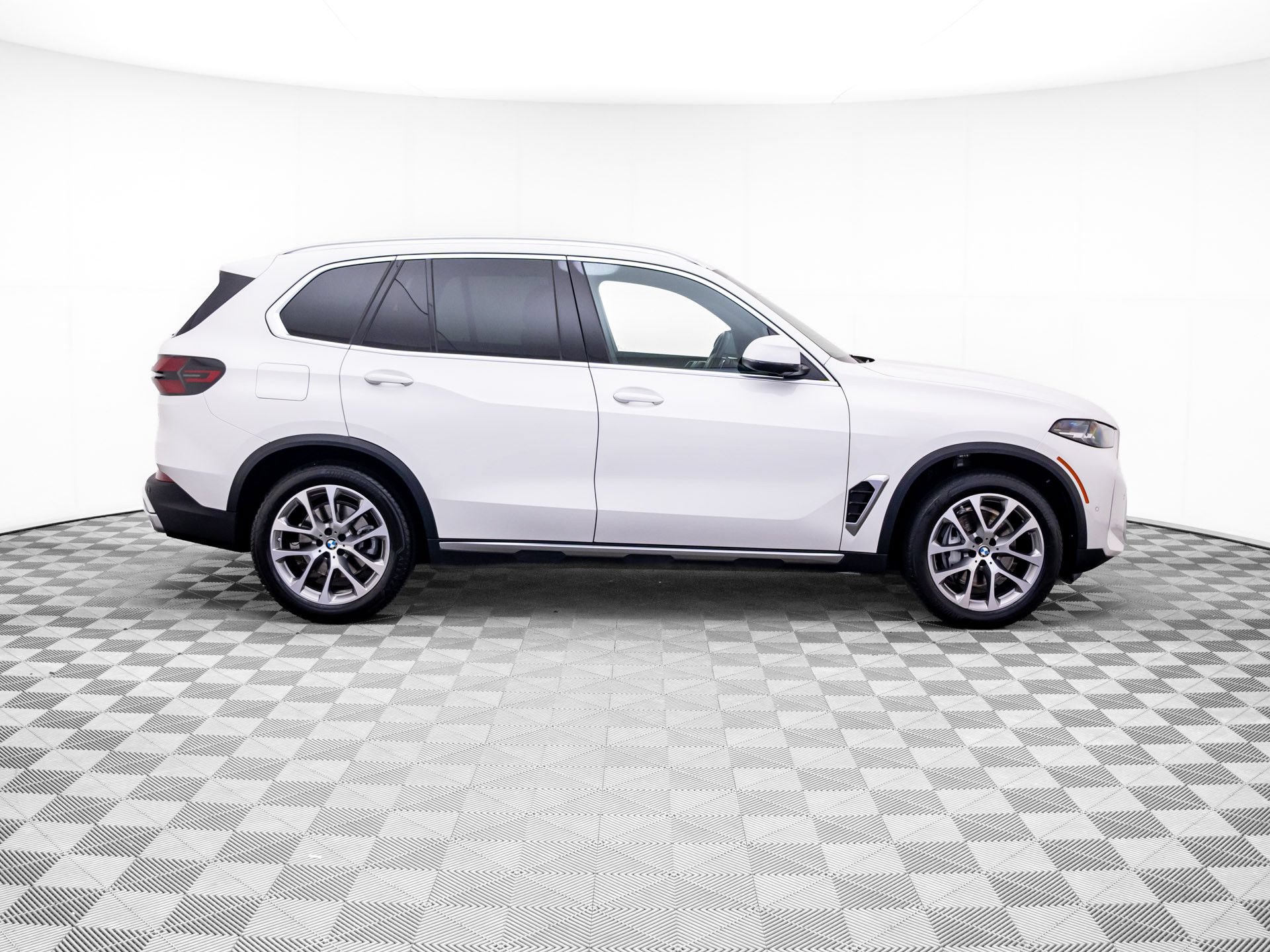 Used 2024 BMW X5 xDrive40i AWD/4WD image 6