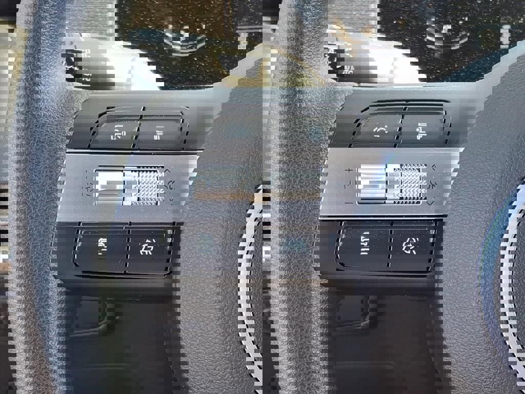 Used 2025 Hyundai Tucson SE image 17