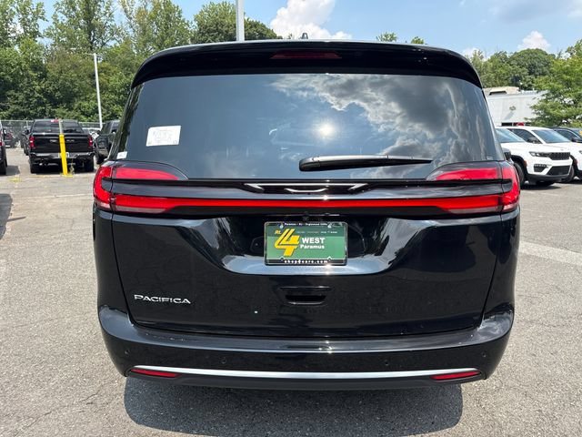 New 2027 Chrysler Pacifica Pinnacle w/ Theater Group FWD image 10