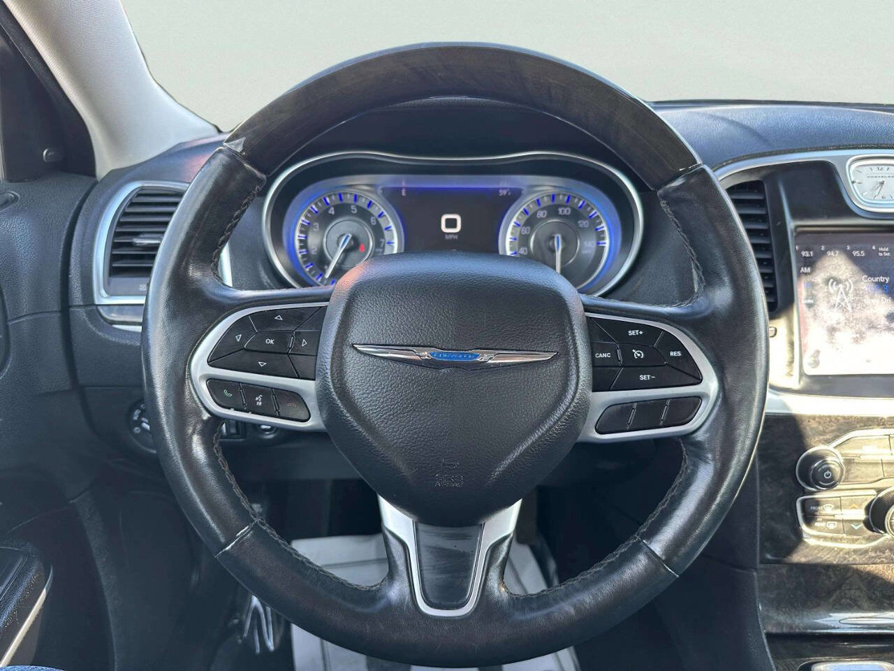 Used 2019 Chrysler 300 Limited image 25