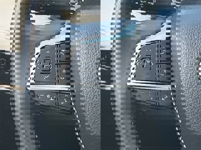 Used 2023 Toyota Highlander XLE image 14