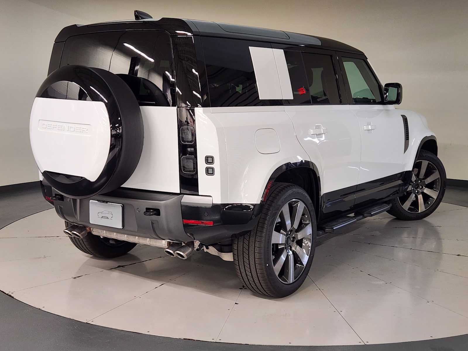 New 2026 Land Rover Defender 110 V8 AWD/4WD image 3