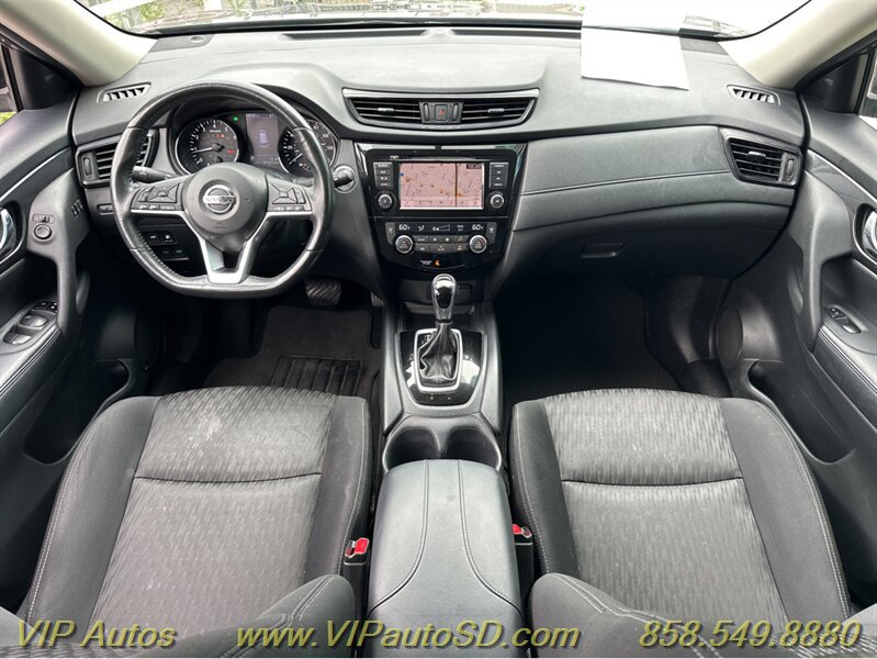 Used 2018 Nissan Rogue SV w/ Premium Package FWD image 4