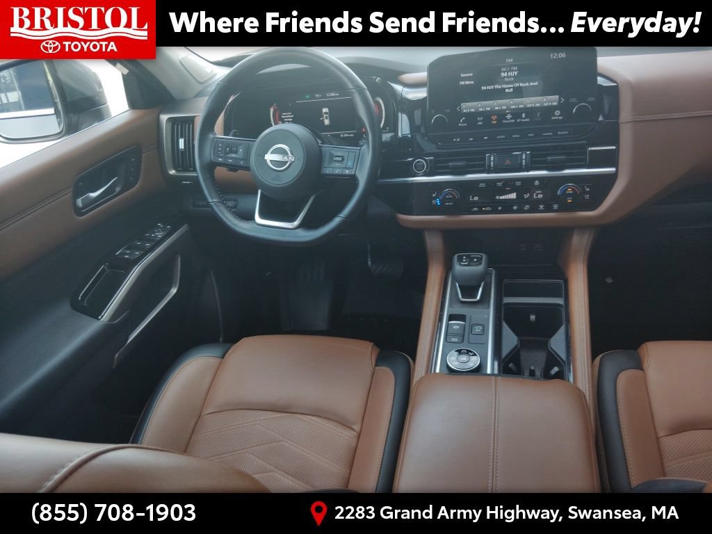 Used 2023 Nissan Pathfinder Platinum AWD/4WD image 17