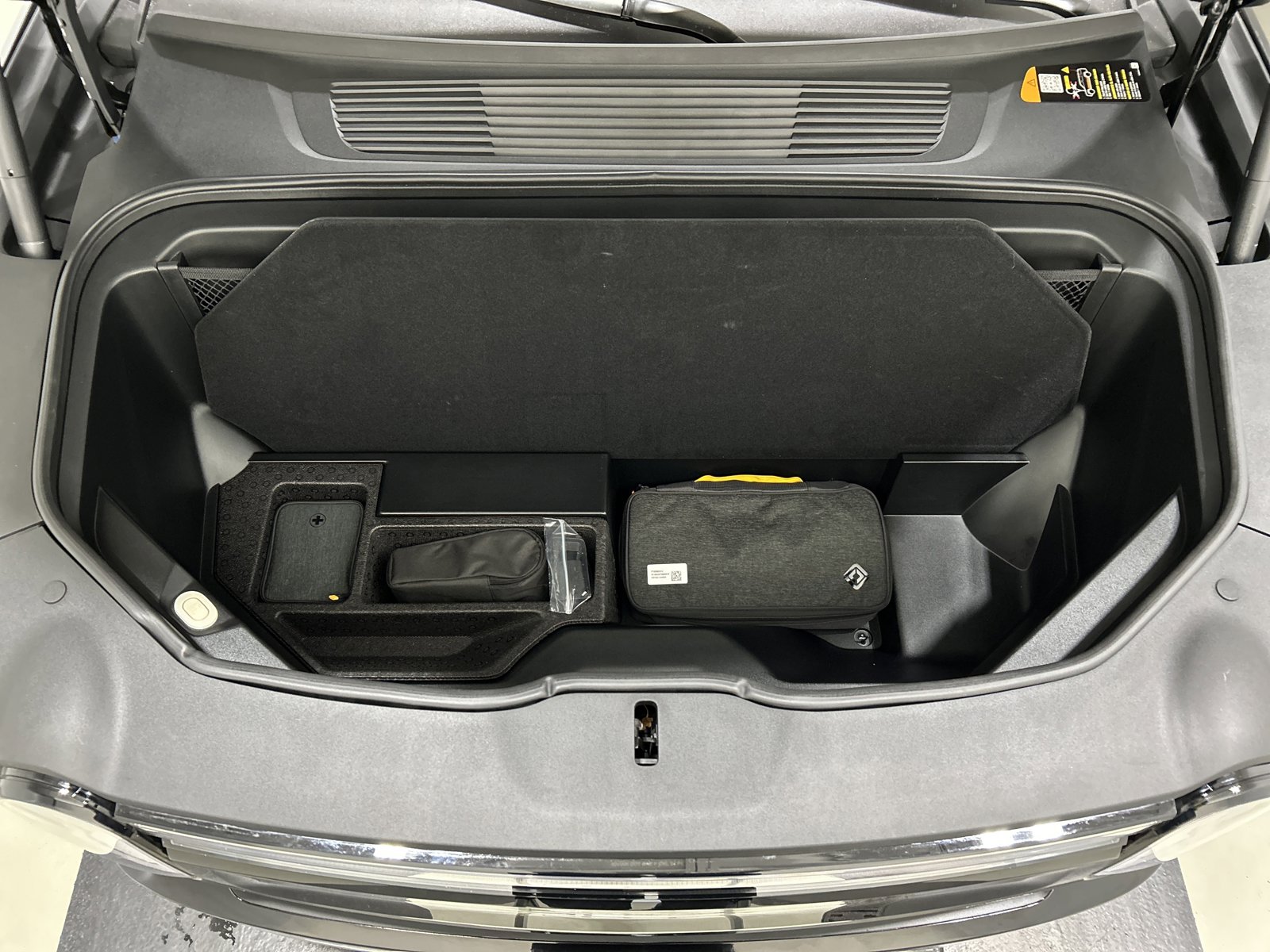 Used 2025 Rivian R1S Adventure image 14